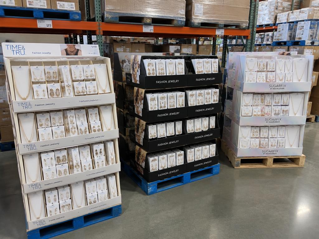 Fashion Jewelry Like New Liquidation Pallet — 250 Units, 3 Pallets — Brand New liquidation inventory shipping from Lincoln, Nebraska