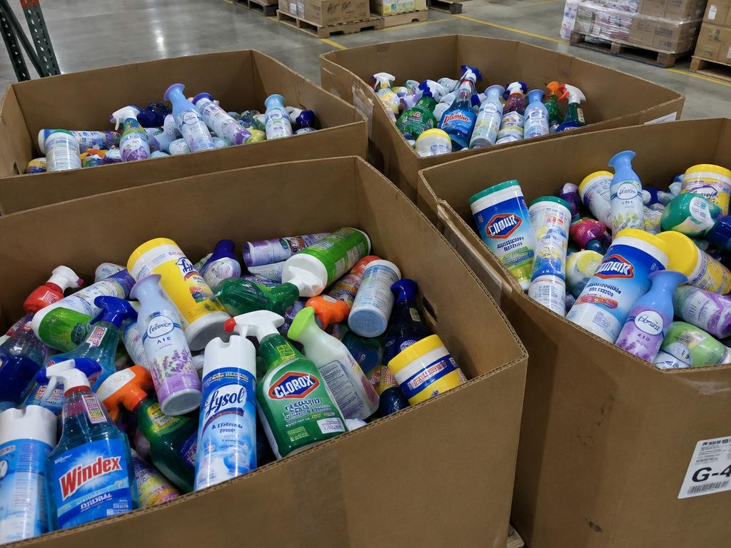 Mixed Household Cleaning Supplies Gaylord — Sprays, Fabulosa & Febreze — 557 Units, 4 Pallets — Brand New liquidation inventory shipping from Lincoln, Nebraska