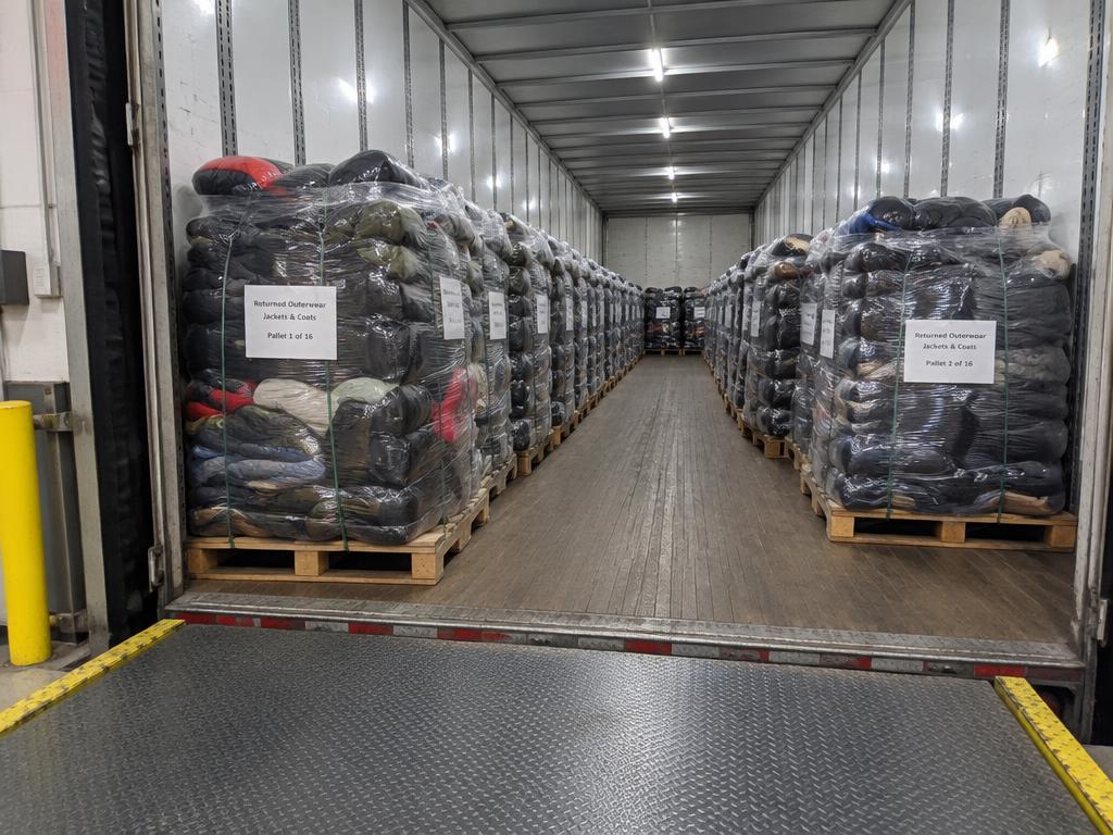 Outerwear Customer Returns Truckload — 1204 Units, 16 Pallets — Brand New liquidation inventory shipping from Lincoln, Nebraska